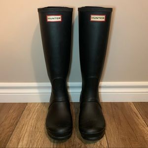 Adjustable back strap, Hunter boots!!